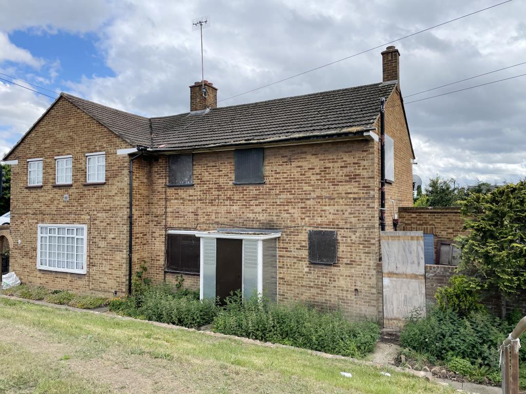 Lot: 60 - SEMI-DETACHED HOUSE FOR REFURBISHMENT - 